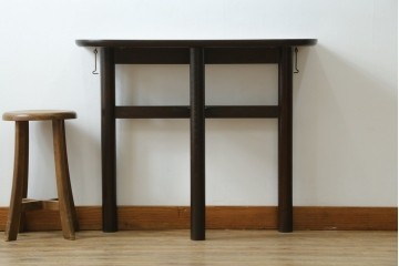 和製ヴィンテージ　希少デザイン　松本民芸家具　3本脚デザインがユニークなサイドテーブル　(R-072871)
