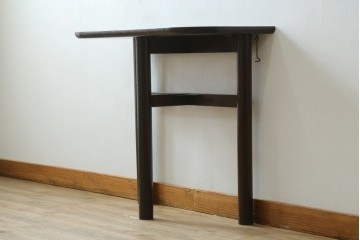 和製ヴィンテージ　希少デザイン　松本民芸家具　3本脚デザインがユニークなサイドテーブル　(R-072871)