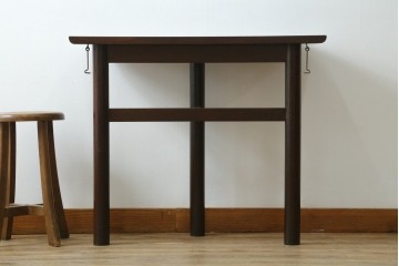 和製ヴィンテージ　希少デザイン　松本民芸家具　3本脚デザインがユニークなサイドテーブル　(R-072871)