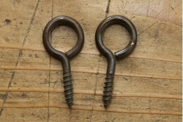 和製ヴィンテージ　希少デザイン　松本民芸家具　3本脚デザインがユニークなサイドテーブル　(R-072871)