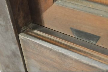 和製アンティーク　前面檜(ヒノキ)材　古い木味が魅力の二段重ね四尺水屋箪笥(食器棚、キャビネット、重ねタンス、茶棚、茶箪笥、収納棚、戸棚、店舗什器)(R-072882)