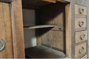 和製アンティーク　前面檜(ヒノキ)材　古い木味が魅力の二段重ね四尺水屋箪笥(食器棚、キャビネット、重ねタンス、茶棚、茶箪笥、収納棚、戸棚、店舗什器)(R-072882)