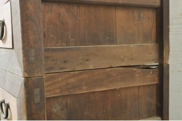 和製アンティーク　前面檜(ヒノキ)材　古い木味が魅力の二段重ね四尺水屋箪笥(食器棚、キャビネット、重ねタンス、茶棚、茶箪笥、収納棚、戸棚、店舗什器)(R-072882)