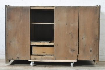 和製アンティーク　前面檜(ヒノキ)材　古い木味が魅力の四尺水屋箪笥サイドボード(サイドキャビネット、茶棚、茶箪笥、収納棚、食器棚、戸棚、店舗什器)(R-072884)