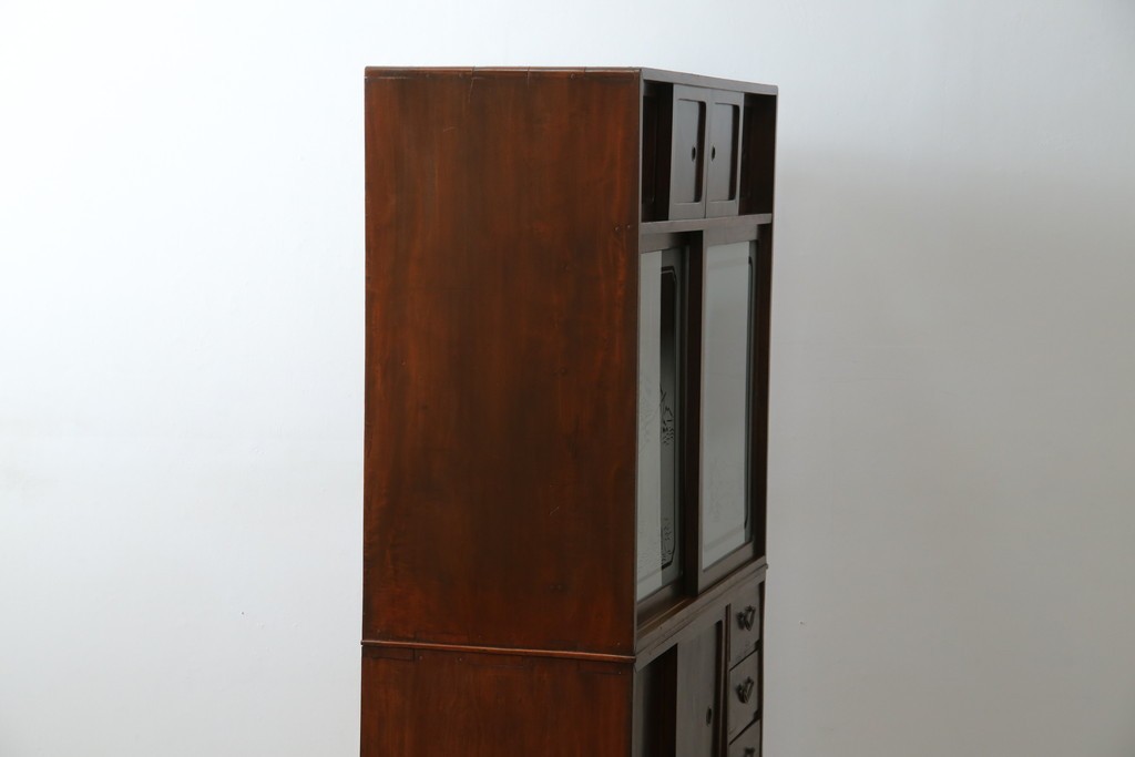 和製アンティーク　前面欅(ケヤキ)材　素朴な佇まいに懐かしさを感じる二段重ね茶箪笥　(R-072886)