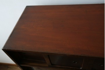 和製アンティーク　前面欅(ケヤキ)材　素朴な佇まいに懐かしさを感じる二段重ね茶箪笥　(R-072886)