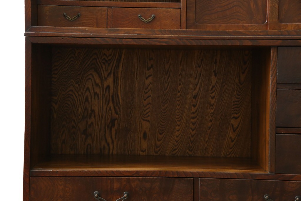 和製アンティーク　前面欅(ケヤキ)材　素朴な佇まいに懐かしさを感じる二段重ね茶箪笥　(R-072886)