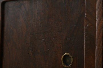 和製アンティーク　前面欅(ケヤキ)材　素朴な佇まいに懐かしさを感じる二段重ね茶箪笥　(R-072886)