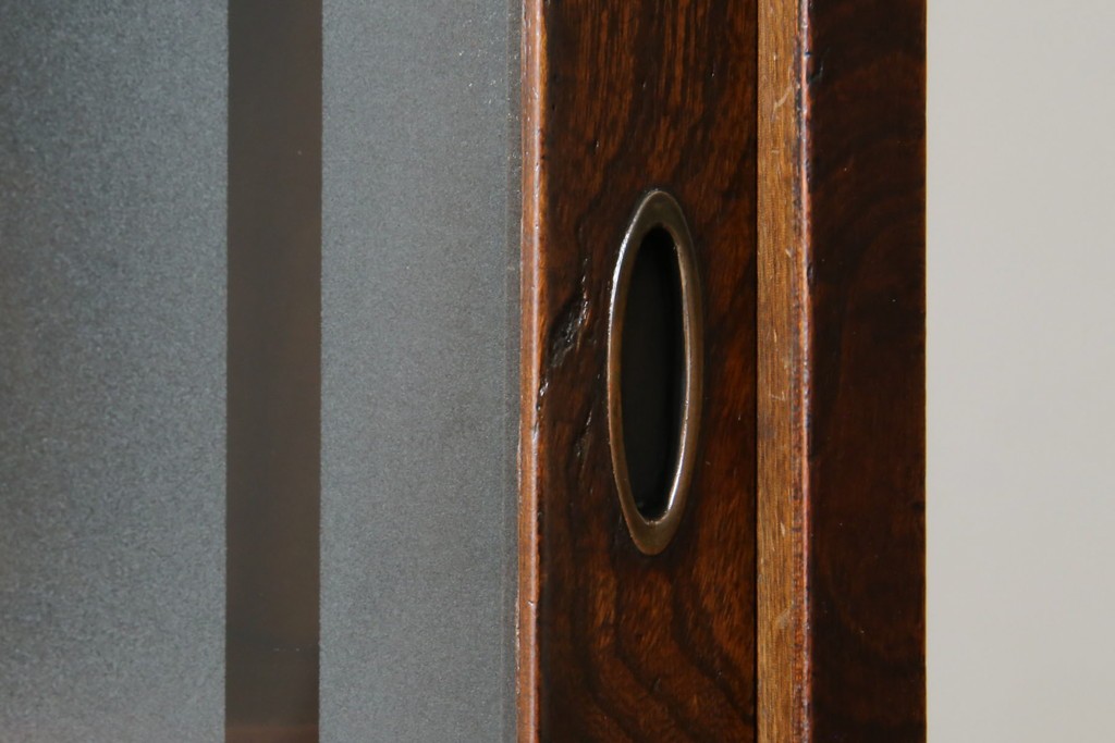 和製アンティーク　前面欅(ケヤキ)材　素朴な佇まいに懐かしさを感じる二段重ね茶箪笥　(R-072886)