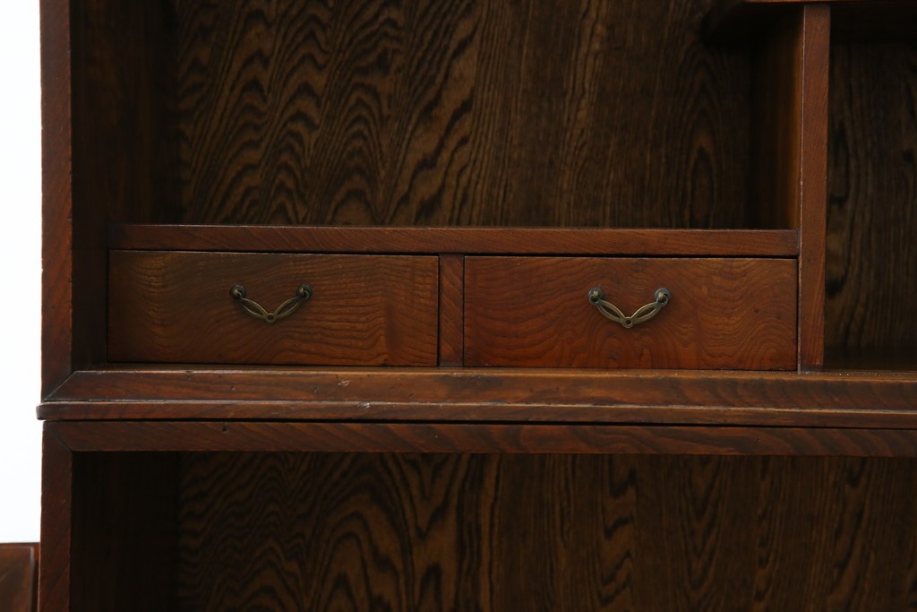 和製アンティーク　前面欅(ケヤキ)材　素朴な佇まいに懐かしさを感じる二段重ね茶箪笥　(R-072886)