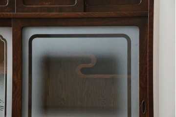 和製アンティーク　前面欅(ケヤキ)材　素朴な佇まいに懐かしさを感じる二段重ね茶箪笥　(R-072886)