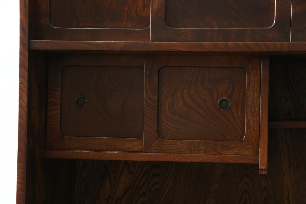 和製アンティーク　前面欅(ケヤキ)材　素朴な佇まいに懐かしさを感じる二段重ね茶箪笥　(R-072886)