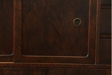 和製アンティーク　前面欅(ケヤキ)材　素朴な佇まいに懐かしさを感じる二段重ね茶箪笥　(R-072886)