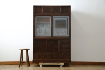 和製アンティーク　前面欅(ケヤキ)材　素朴な佇まいに懐かしさを感じる二段重ね茶箪笥　(R-072886)