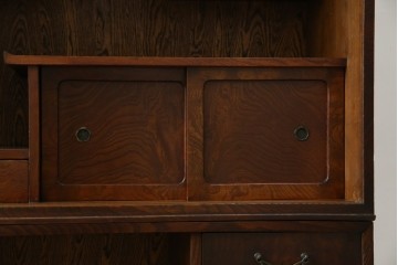 和製アンティーク　前面欅(ケヤキ)材　素朴な佇まいに懐かしさを感じる二段重ね茶箪笥　(R-072886)