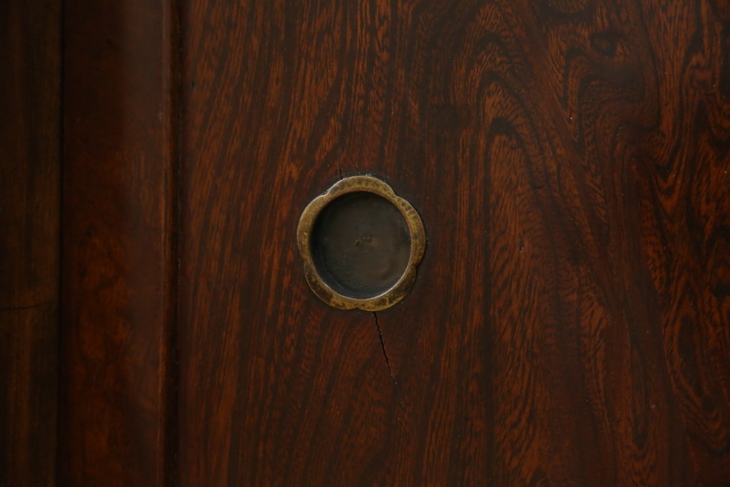 和製アンティーク　前面欅(ケヤキ)材　素朴な佇まいに懐かしさを感じる二段重ね茶箪笥　(R-072886)