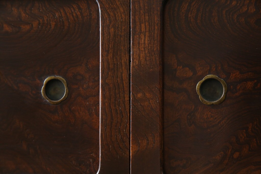 和製アンティーク　前面欅(ケヤキ)材　素朴な佇まいに懐かしさを感じる二段重ね茶箪笥　(R-072886)