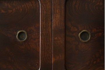 和製アンティーク　前面欅(ケヤキ)材　素朴な佇まいに懐かしさを感じる二段重ね茶箪笥　(R-072886)