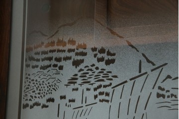 和製アンティーク　前面欅(ケヤキ)材　素朴な佇まいに懐かしさを感じる二段重ね茶箪笥　(R-072886)