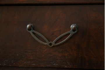 和製アンティーク　前面欅(ケヤキ)材　素朴な佇まいに懐かしさを感じる二段重ね茶箪笥　(R-072886)