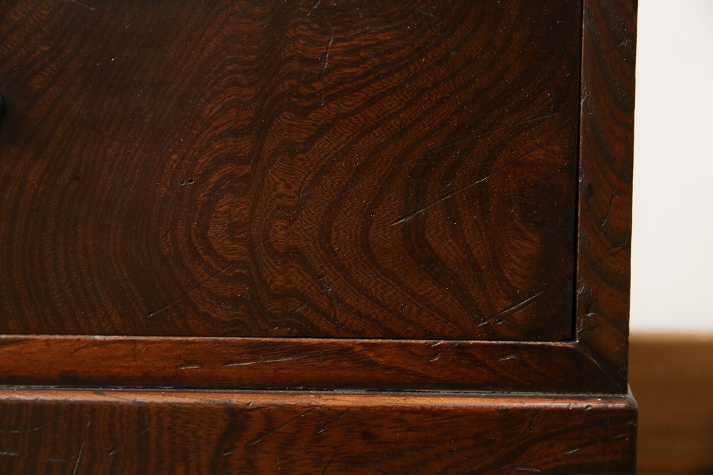 和製アンティーク　前面欅(ケヤキ)材　素朴な佇まいに懐かしさを感じる二段重ね茶箪笥　(R-072886)