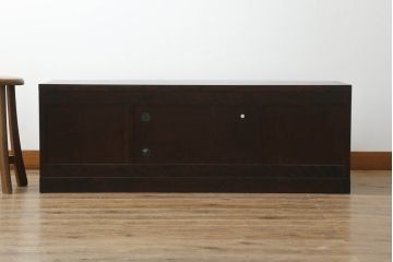 中古　北海道民芸家具　落ち着いた色味で和モダンスタイルにぴったりなテレビボード(テレビ台、ローボード、リビングボード、収納棚、戸棚)(R-072887)
