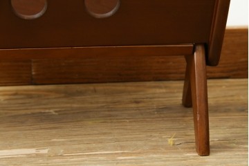 和製ヴィンテージ　オールドカリモク　カリモク家具(karimoku)　モダンなデザインが取り入れやすい折り畳みマガジンラック　(R-072901)