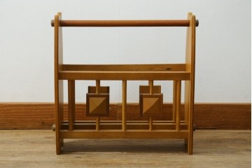 和製ヴィンテージ　凝ったデザインが珍しいマガジンラック　(R-072902)