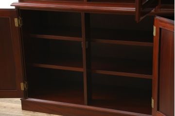 中古　美品!!　IDC大塚家具　「グレース」シリーズ　マホガニー材　シックな佇まいが魅力的なダイニングボード(キャビネット、食器棚、収納棚、戸棚)(定価約50万円)(R-072905)
