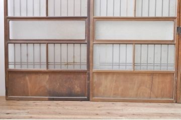 ビンテージ建具　風情のある佇まいが魅力的な格子入りガラス戸4枚セット(引き戸、格子戸、ガラス帯戸、ヴィンテージ)(R-072907)