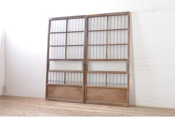 ビンテージ建具　風情のある佇まいが魅力的な格子入りガラス戸2枚セット(引き戸、格子戸、ガラス帯戸、ヴィンテージ)(R-072908)