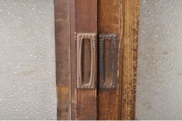 ビンテージ建具　風情のある佇まいが魅力的な格子入りガラス戸2枚セット(引き戸、格子戸、ガラス帯戸、ヴィンテージ)(R-072908)