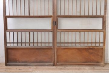 ビンテージ建具　風情のある佇まいが魅力的な格子入りガラス戸2枚セット(引き戸、格子戸、ガラス帯戸、ヴィンテージ)(R-072908)