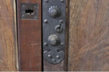 アンティーク建具　総欅(ケヤキ)材　落ち着いた和の空間を演出する板戸窓2枚セット(引き戸)(R-072915)