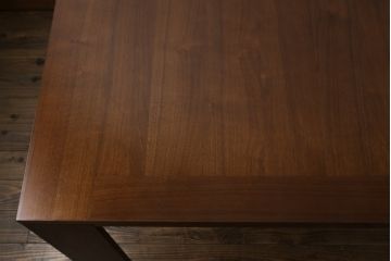 中古　カリモク家具(karimoku)　domani(ドマーニ)　Excel-Life(エクセルライフ)　ウォールナット材　直線のシルエットが印象的なダイニングテーブル(食卓、作業台、机、4人掛け、6人掛け)(定価約56万円)(R-072925)