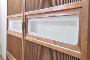 アンティーク建具　腰板欅(ケヤキ)材　風情のある佇まいが魅力的な裏障子付き格子戸2枚セット(引き戸、障子戸、ガラス帯戸)(R-072929)