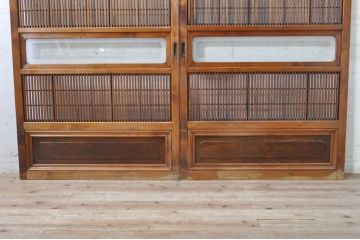 アンティーク建具　腰板欅(ケヤキ)材　風情のある佇まいが魅力的な裏障子付き格子戸2枚セット(引き戸、障子戸、ガラス帯戸)(R-072929)