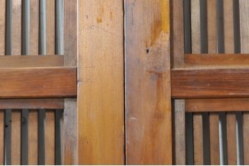 アンティーク建具　腰板欅(ケヤキ)材　風情のある佇まいが魅力的な裏障子付き格子戸2枚セット(引き戸、障子戸、ガラス帯戸)(R-072929)