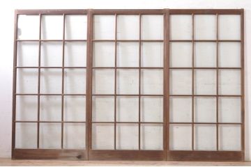 アンティーク建具　古い木味が魅力的なマス目(升目)のガラス戸3枚セット(格子戸、引き戸)(R-072930)