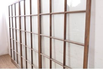 アンティーク建具　古い木味が魅力的なマス目(升目)のガラス戸3枚セット(格子戸、引き戸)(R-072930)