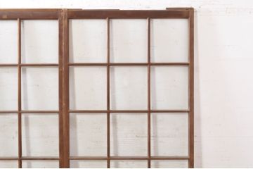 アンティーク建具　古い木味が魅力的なマス目(升目)のガラス戸3枚セット(格子戸、引き戸)(R-072931)