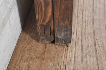 アンティーク建具　古い木味が魅力的なマス目(升目)のガラス戸2枚セット(格子戸、引き戸)(R-072932)