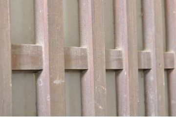 アンティーク建具　和の雰囲気が魅力的な格子入り玄関戸2枚セット(引き戸、ガラス戸、格子戸)(R-072936)