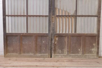 アンティーク建具　和の雰囲気が魅力的な格子入り玄関戸2枚セット(引き戸、ガラス戸、格子戸)(R-072936)