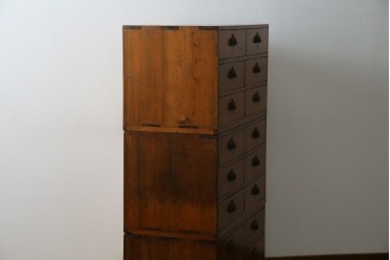 和製アンティーク　横に並べても使える!!　引き出し18杯　レトロな見た目と収納力が魅力的な収納箪笥　(R-072954)