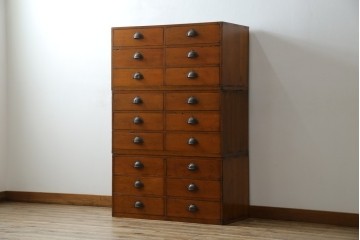 和製アンティーク　横に並べても使える!!　引き出し18杯　レトロな見た目と収納力が魅力的な収納箪笥　(R-072954)