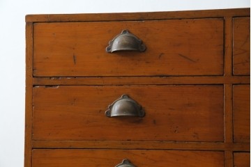 和製アンティーク　横に並べても使える!!　引き出し18杯　レトロな見た目と収納力が魅力的な収納箪笥　(R-072954)