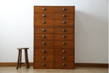 和製アンティーク　横に並べても使える!!　引き出し18杯　レトロな見た目と収納力が魅力的な収納箪笥　(R-072954)