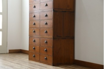 和製アンティーク　横に並べても使える!!　引き出し18杯　レトロな見た目と収納力が魅力的な収納箪笥　(R-072954)