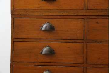 和製アンティーク　横に並べても使える!!　引き出し18杯　レトロな見た目と収納力が魅力的な収納箪笥　(R-072954)